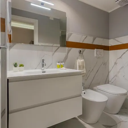 Guesthost - Mini Loft San Carlo A 5 Min Da Mambo Apartmán