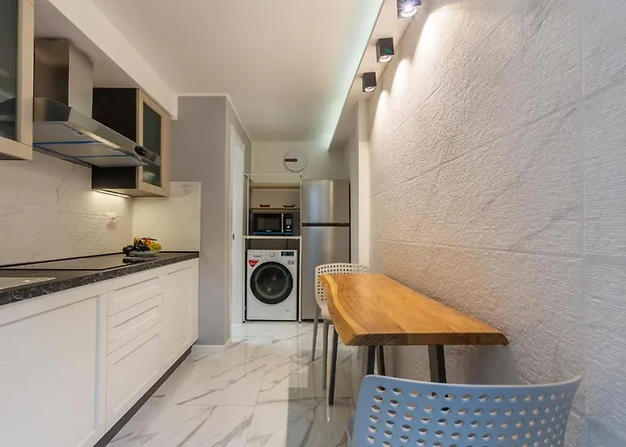 Guesthost - Mini Loft San Carlo A 5 Min Da Mambo Apartment Bologna